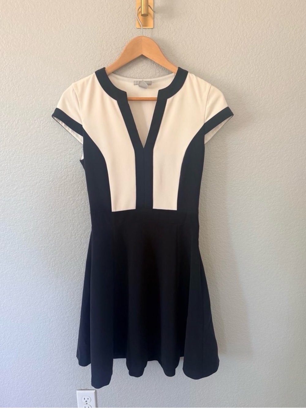 H&M Black & White Panel Short-Sleeve Fit-and-Flare Dress